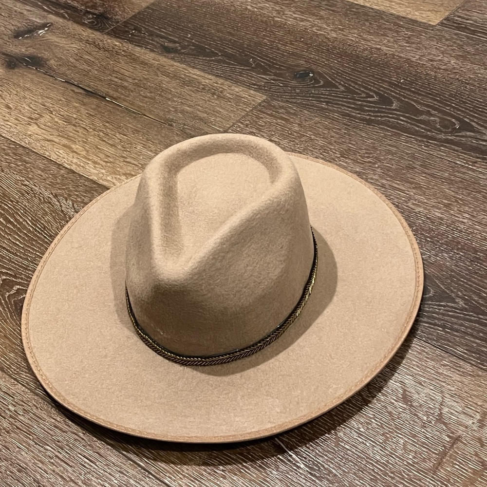 EUC olive & pique Stylish brown Hat 100 % wool